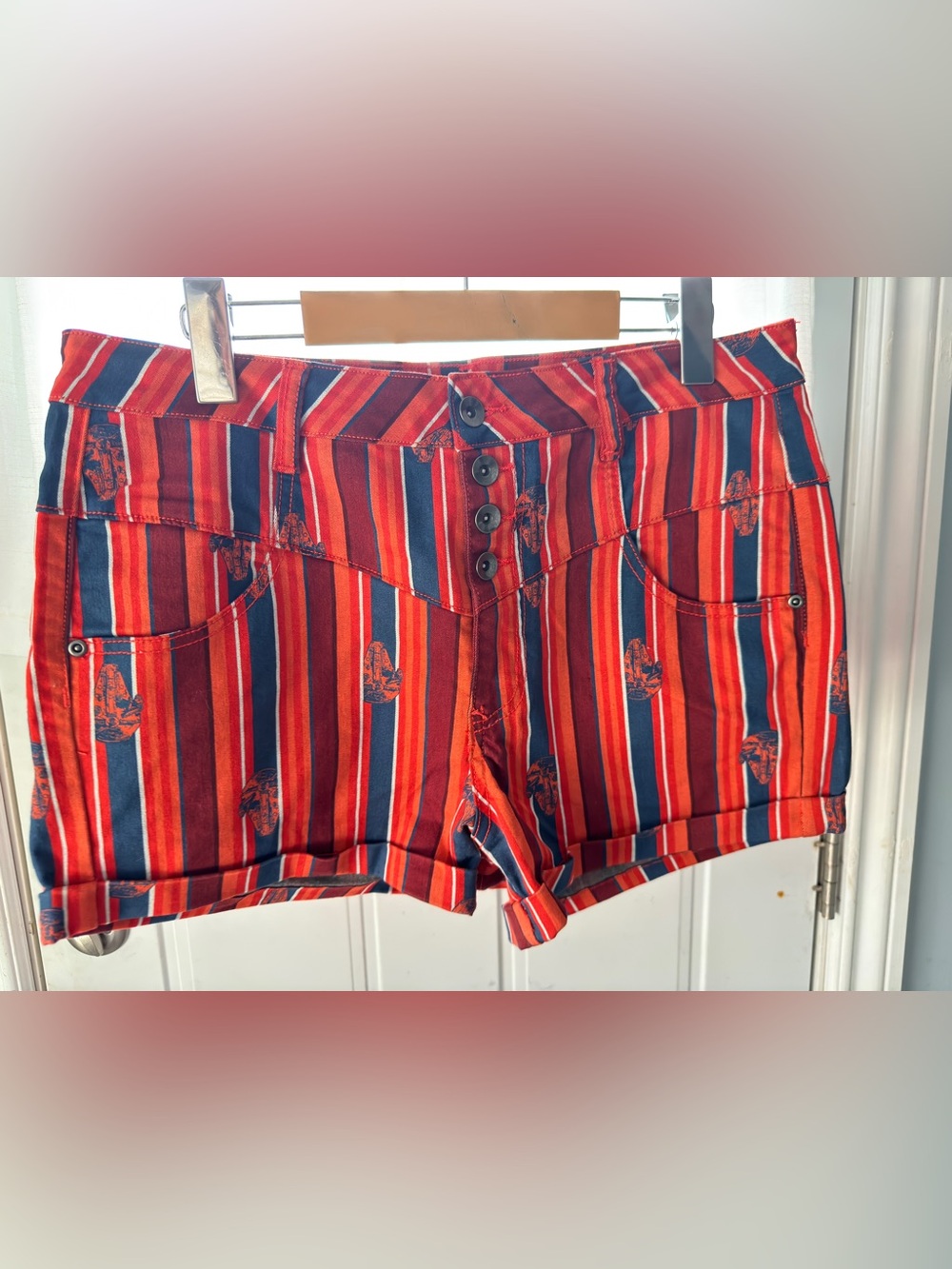 Star Wars Her Universe High-Rise shorts